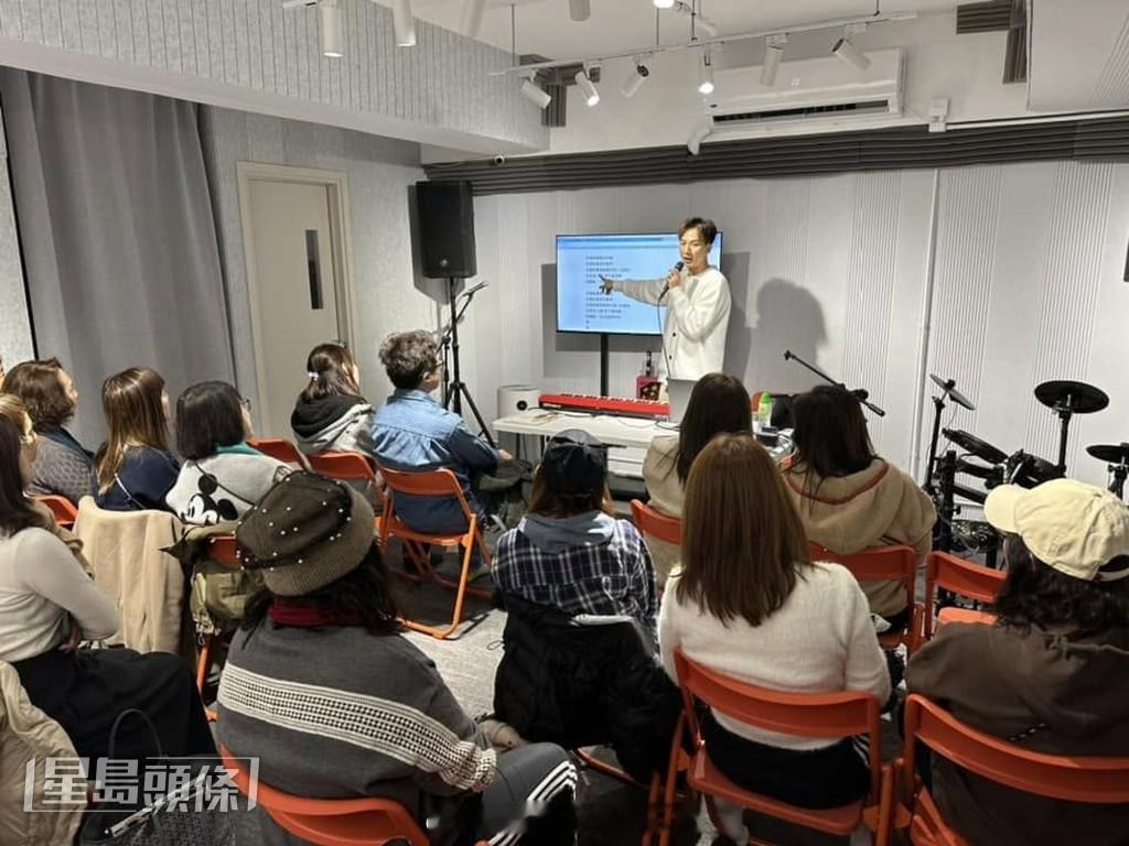 周吉佩感激太太支持 心疼她遭遇恶评 创作新歌甜蜜讲述情侣性格互补｜名人杂志周吉佩