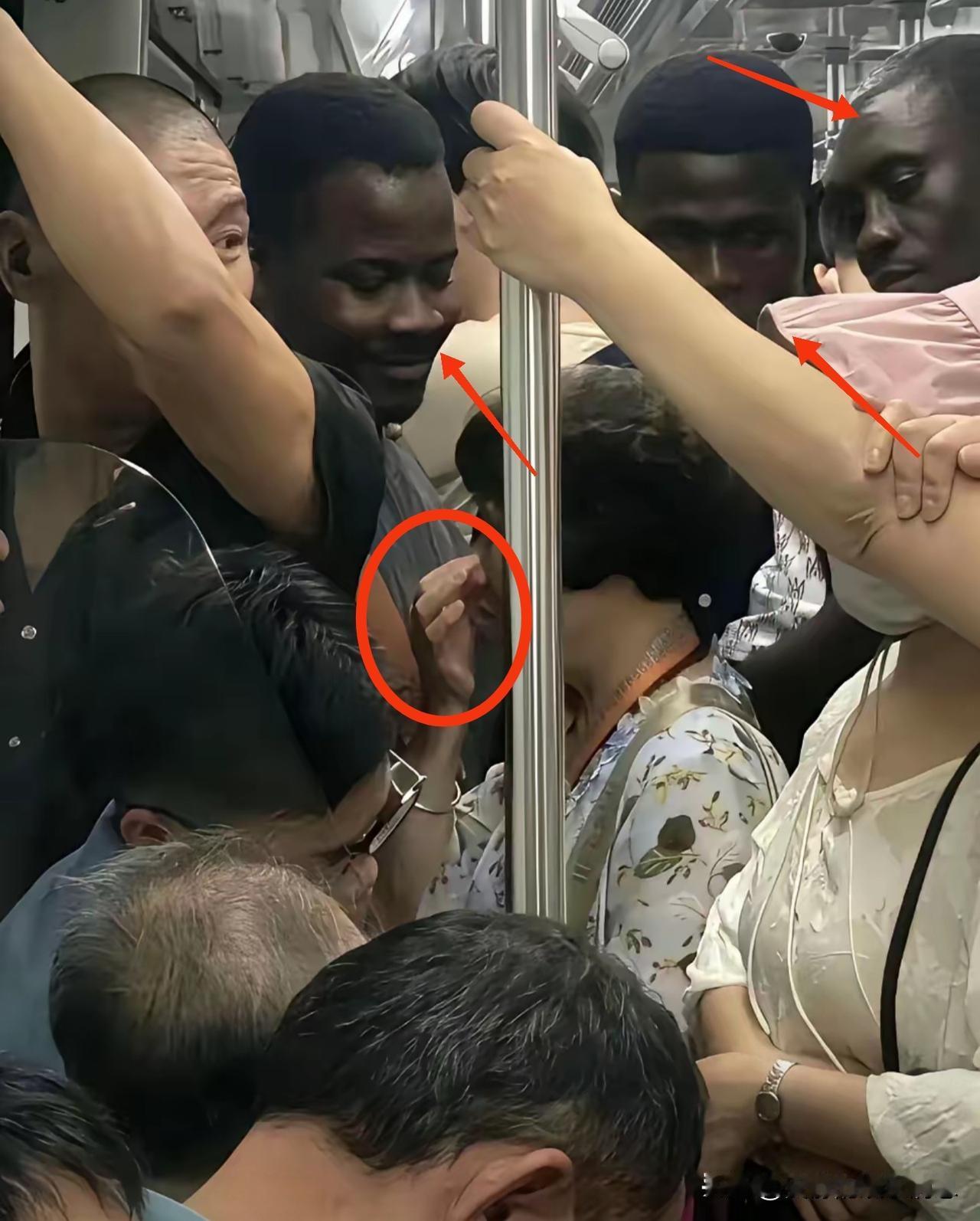 为什么到现在还有些人会觉得外国人更高级一点，甚至表现得过分热情？是潜意识里觉得外