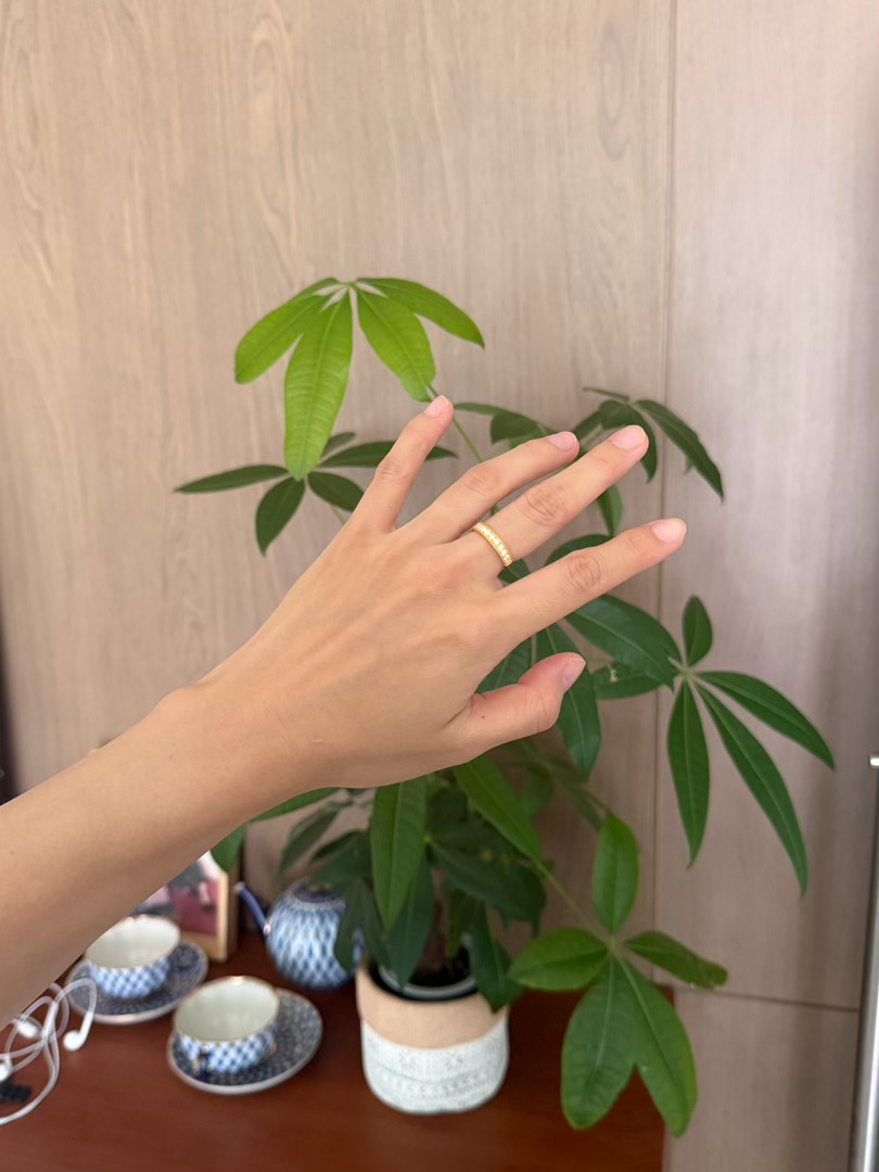 老铺的方圆一号戒指，去年就想买的今天拔草了！我无名指太细了只能戴8号戒圈但是老铺