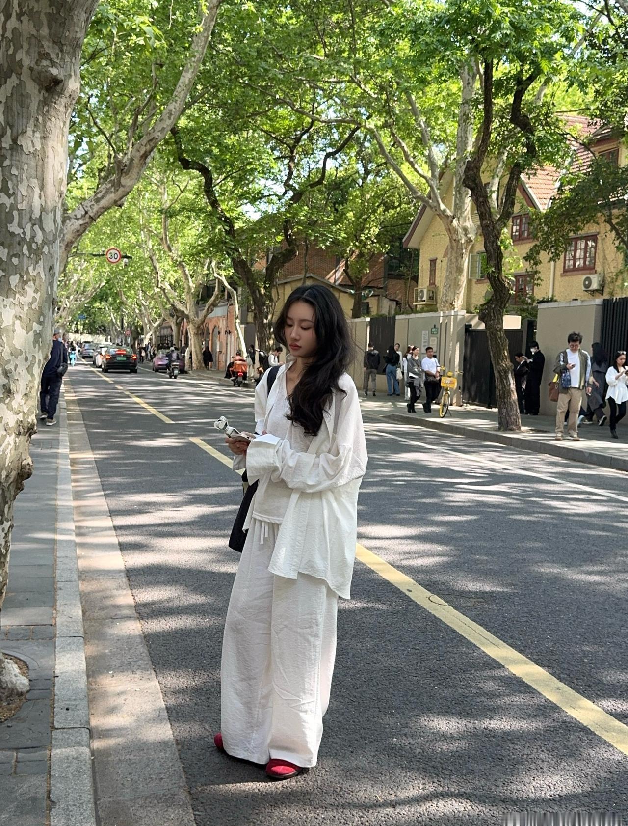 白衫·绿树·慢春日
舒适 自在 普通 日常

遇见美好周末去哪儿今日穿搭(oot