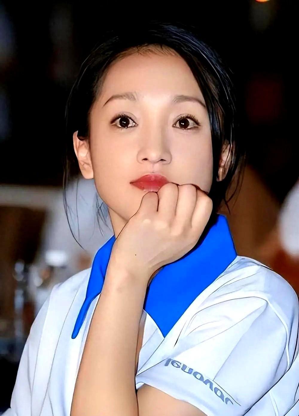 周迅跟高圣远闪婚，婚后不久，高圣远向周迅借300万开公司。
高圣远想借钱创业证明
