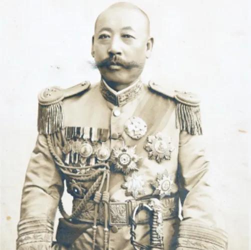     1923年冬，曹氏三兄弟在老巢保定，请河北大学教职工看戏听曲。期间，抓获