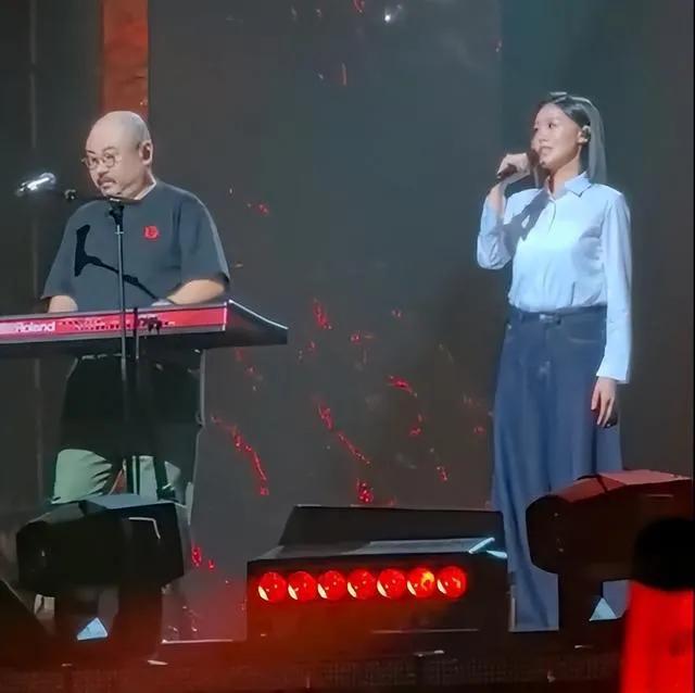 【赞刀郎南京演唱会之盛】

昔之夜，南京之地，灯火辉煌，人声鼎沸，皆因刀郎先生之