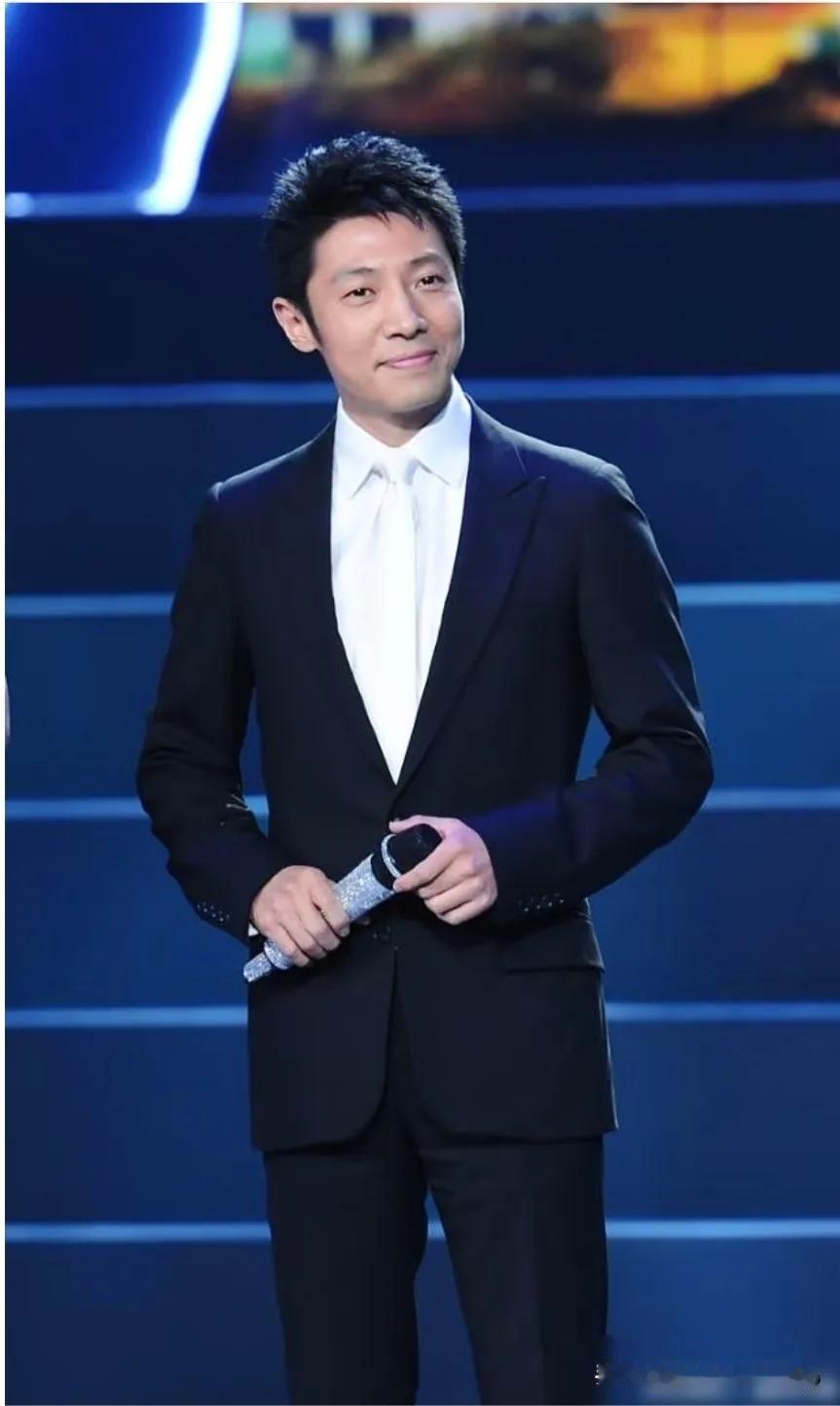 今天看到个新闻，真挺讽刺的。
 
4月28号的全国五一劳动奖章名单里，竟然夹着个