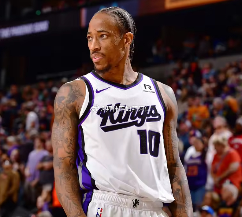 NBA常规赛76人半场71-62国王。上半场，德罗赞登场10分38秒，投篮1中O