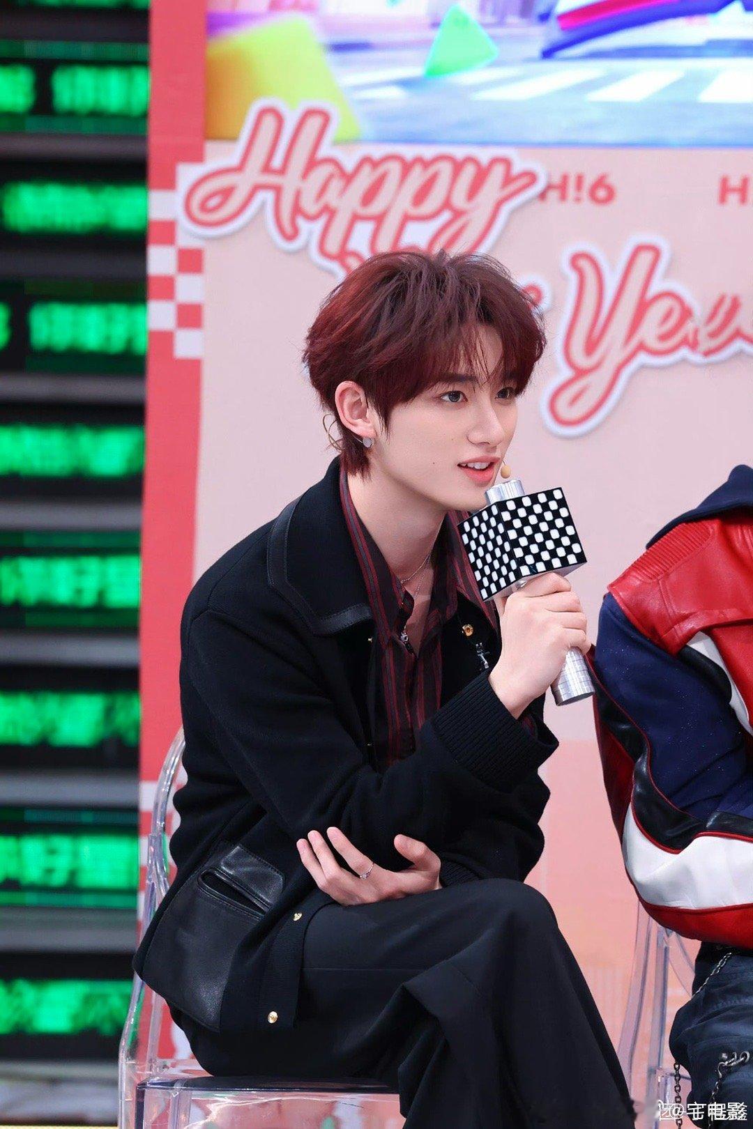 丁程鑫唱歌舞蹈演技脑力体力你好星期六一跳舞就发光，一唱歌就动心，一动脑就超神，一