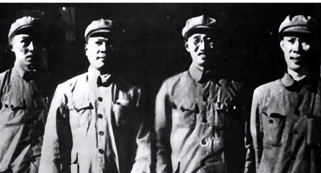 徐向前元帅可以说是我军中不可多得的全方位人才，政治素养和军事指挥能力各方面都很过