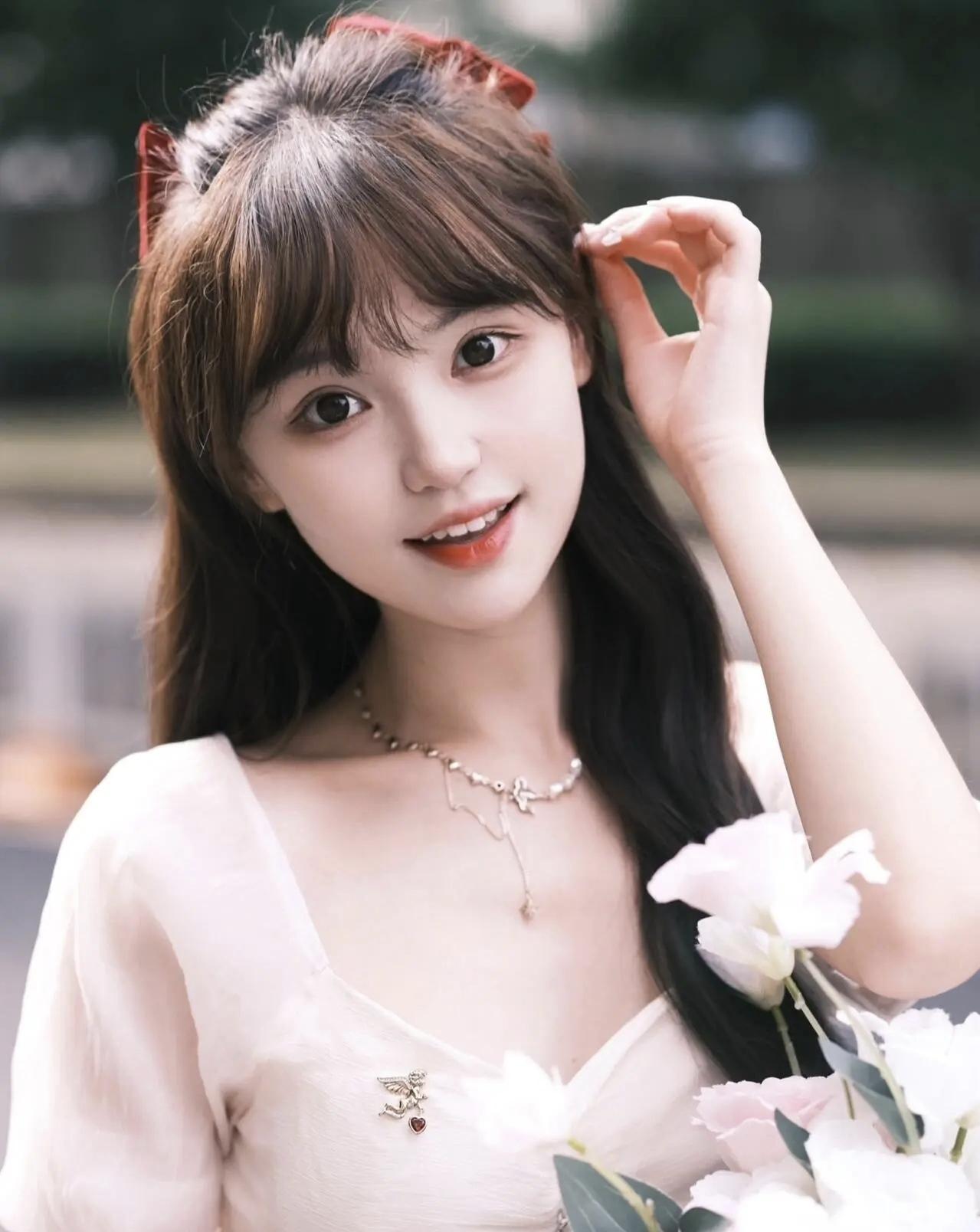 甜美少女心爆棚，花海中的梦幻仙女🌸💖