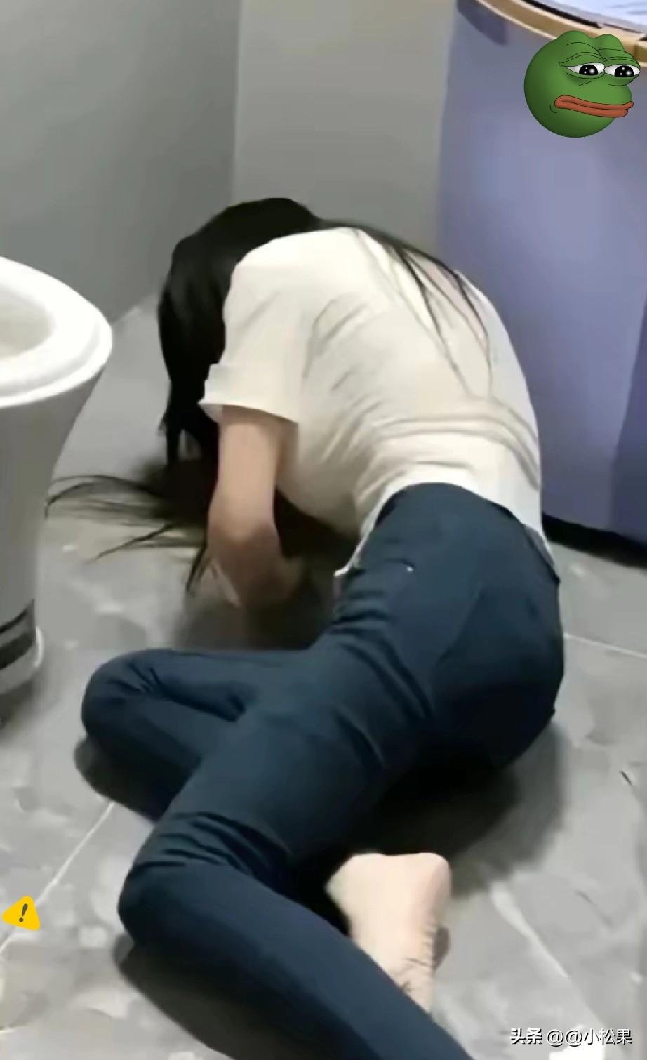 看得心口发堵！河南许昌16岁花季女孩，在家上厕所不小心绊倒，重重摔在地上，送医全