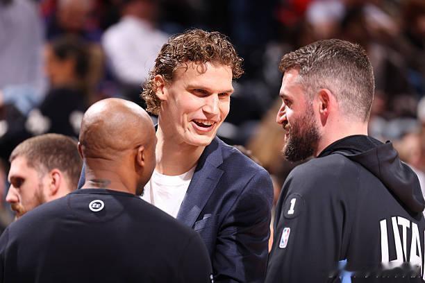 爵士宣布马尔卡宁生病，缺席今天对灰熊的比赛。 