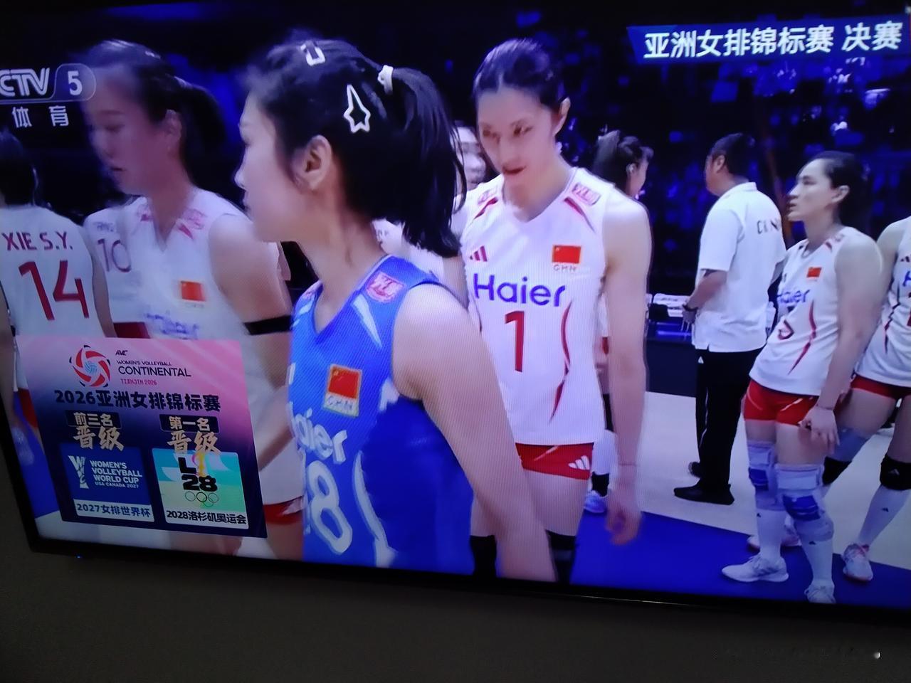 深感遗憾！8月30日消息，中国女排在女排亚锦赛中不敌泰国队，获得亚军。上一届亚锦
