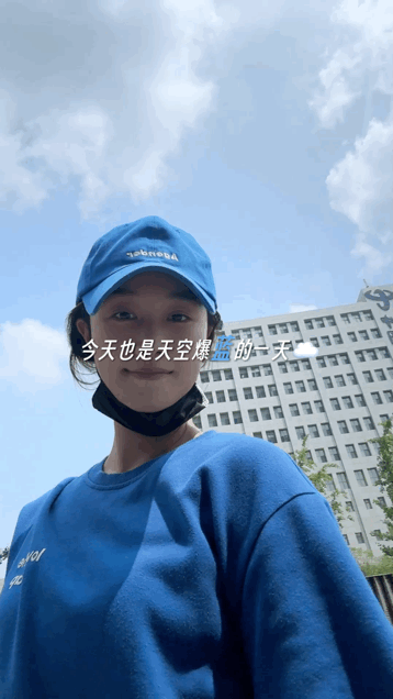 蓝盈莹名字就是我最好的风水蓝盈莹穿蓝裙也太绝了吧！这波蓝buff叠满，直接美出天