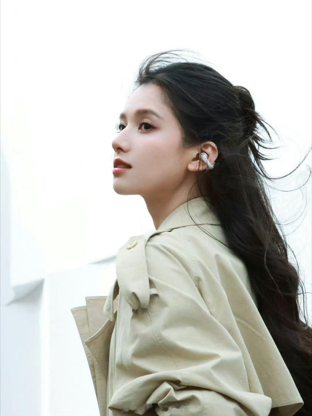 张婧仪轻地母系妆  好权威的一张脸啊 