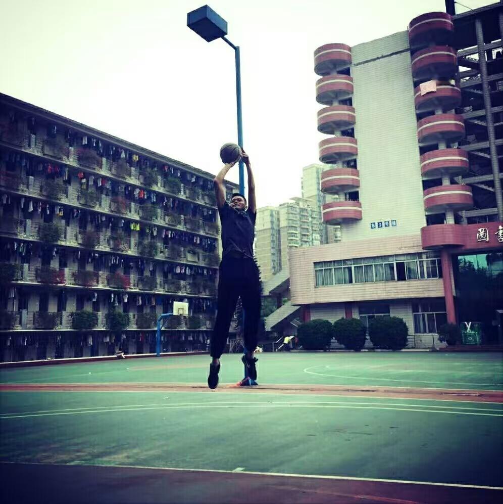 朋友发来死去的回忆，那年我干拔跳投，不知道什么叫对手。如今我五折加内特，变成五折