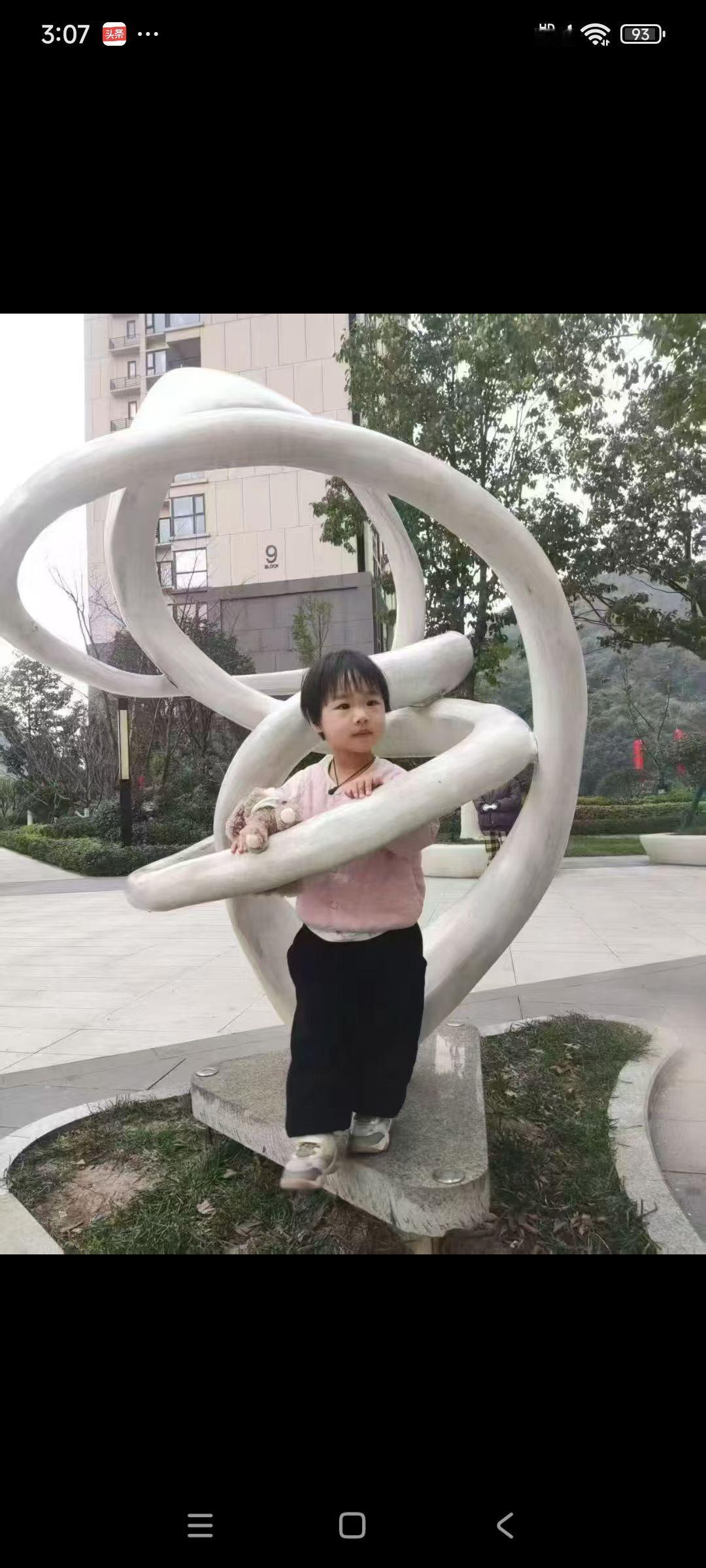 找到了找到了
我们这里丢失的四岁女孩找到了！安全安全！孩子一个人躲到了一个山洞里