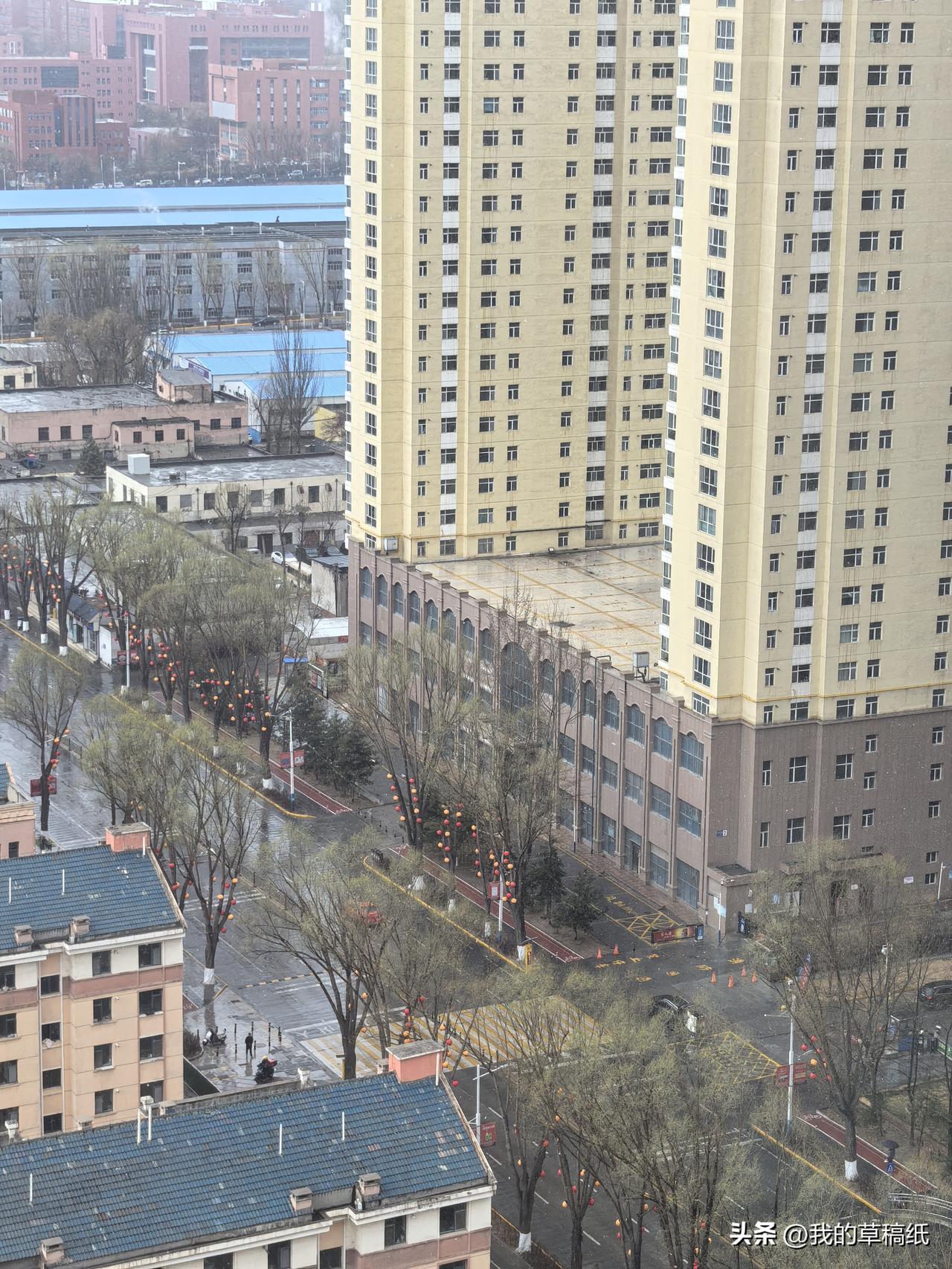 西宁今日两场雨夹雪，清明将至，大雪纷纷赴高原，这是对冬天缺雪的补偿吗？
 
今早