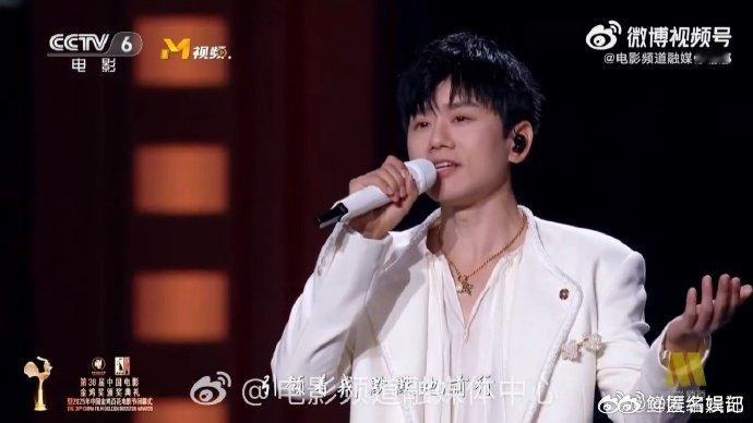 从互怼调侃到真心骄傲，张杰谢娜这对夫妻，自带甜感 buff 又超接地气～ 