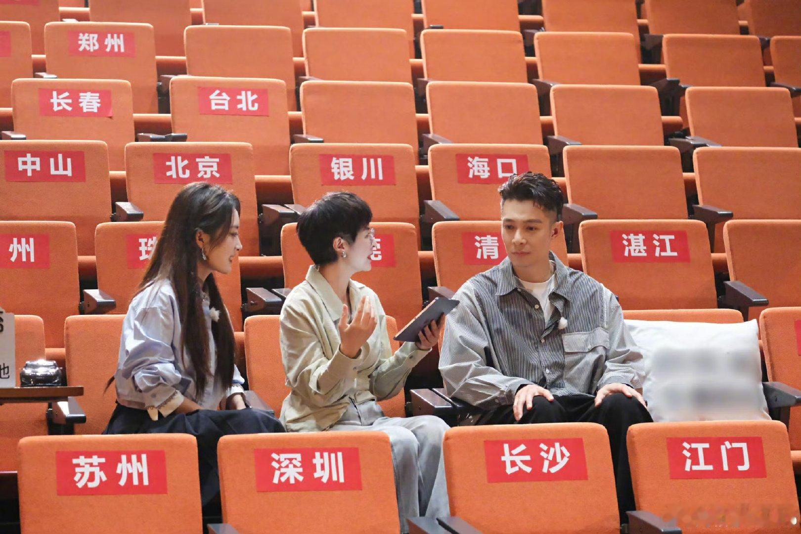 流量会退潮，人气会起伏，唯有周柏豪对舞台的初心从未改变，哪怕只有一位观众，也用心