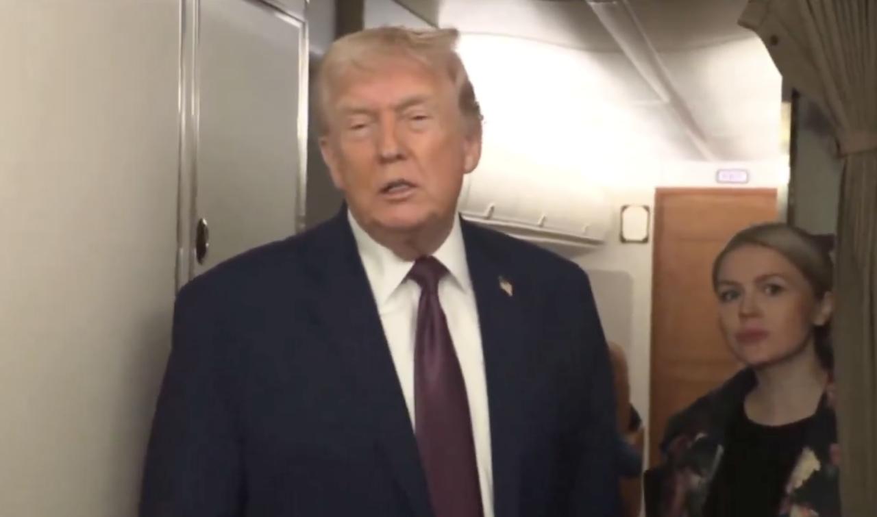 一边主动向美方服软，一边伪装强硬，伊朗把脸都丢光了都是小事，如何活下去才是大事。