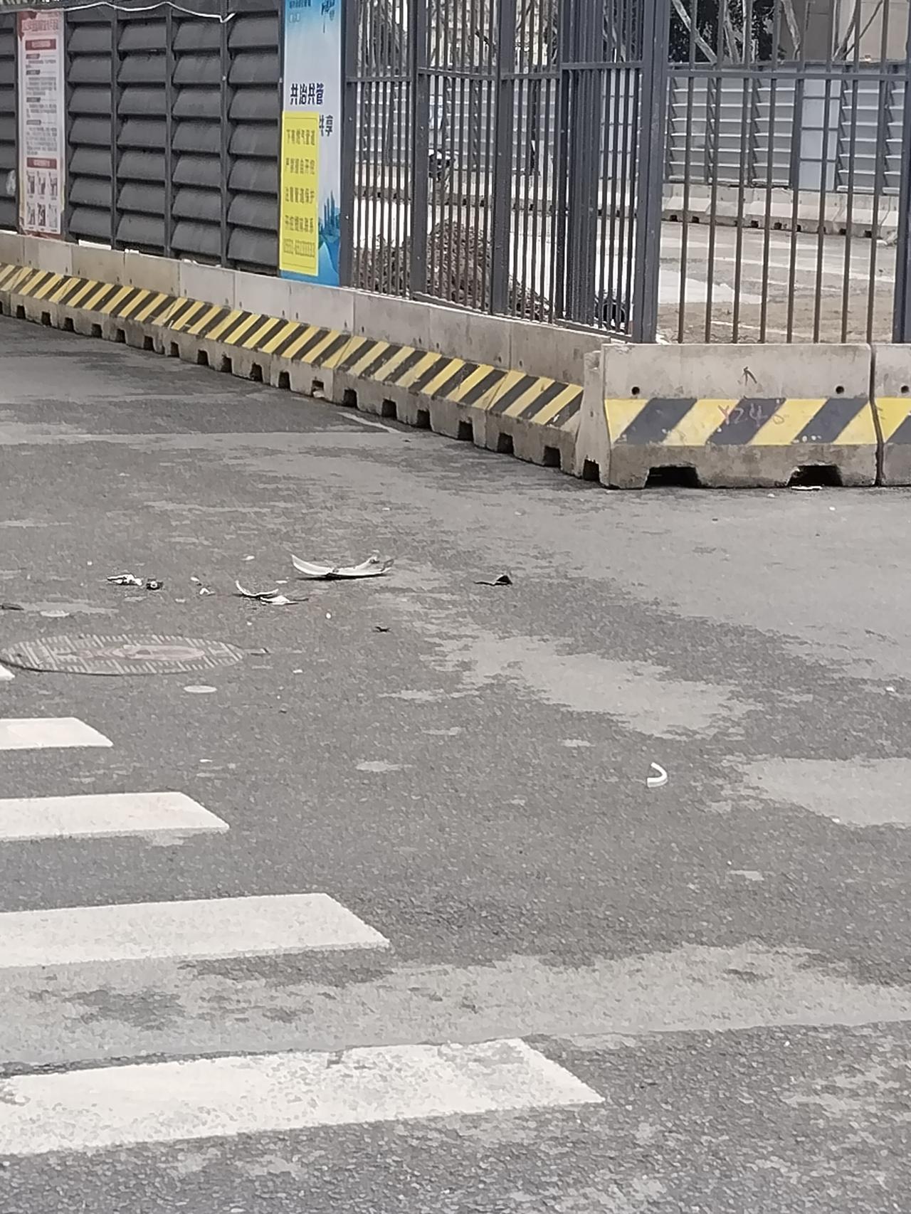 路又在修 结果看到的四五天出了四起交警处理的两轮电动车对汽车侧碰事故