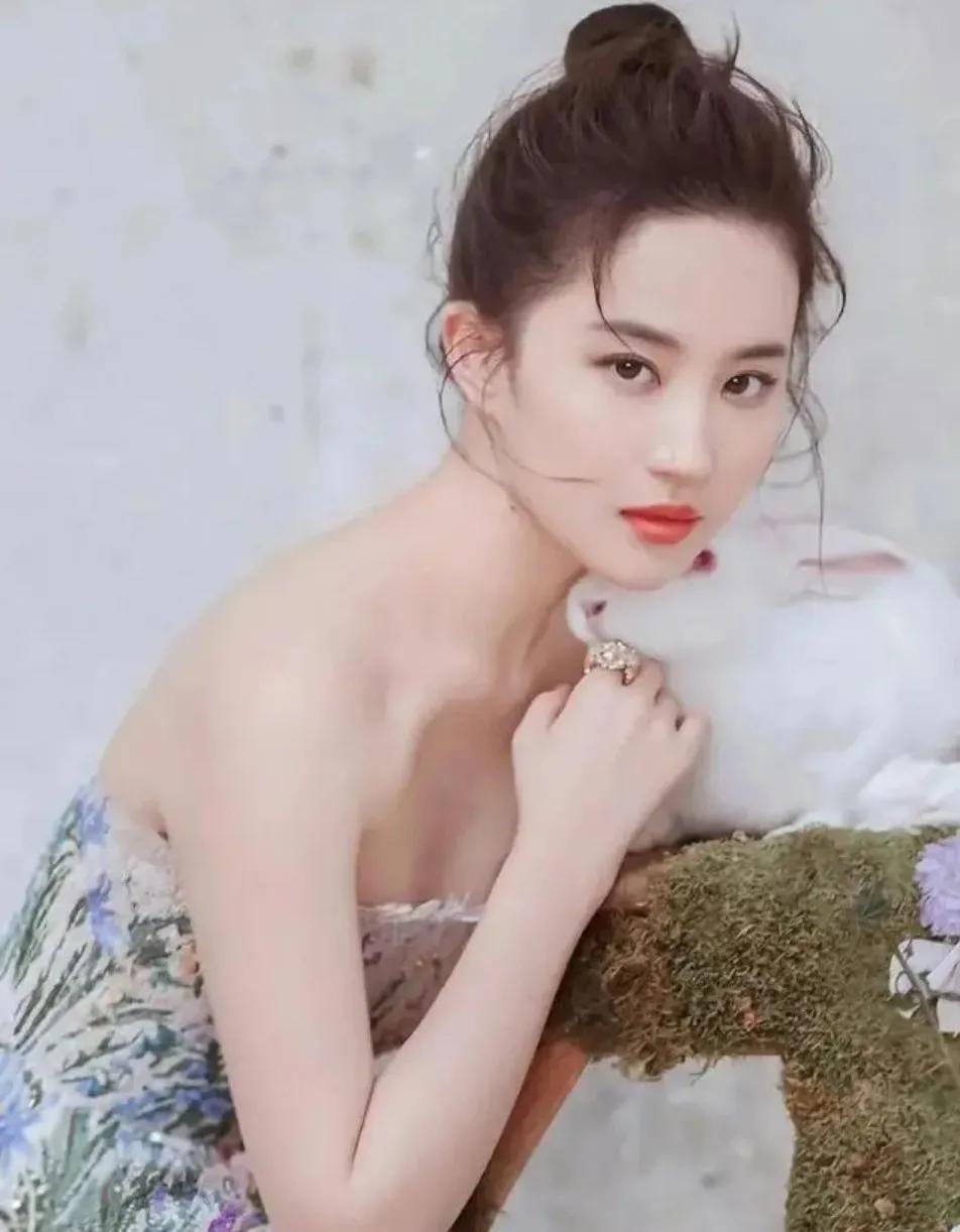 真没想到刘亦菲身高170cm，一直以为她是矮个子呢。可能是她的脸肉肉的，少女感太