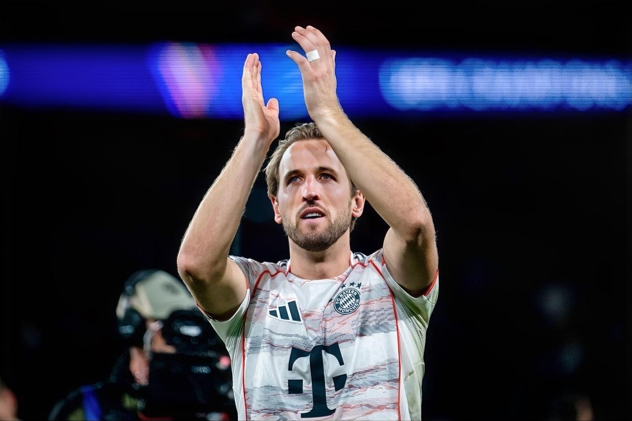 凯恩：要是拜仁三冠王+英格兰夺世界杯，你岂不是能进历史前十了？？？
迪亚斯：你这