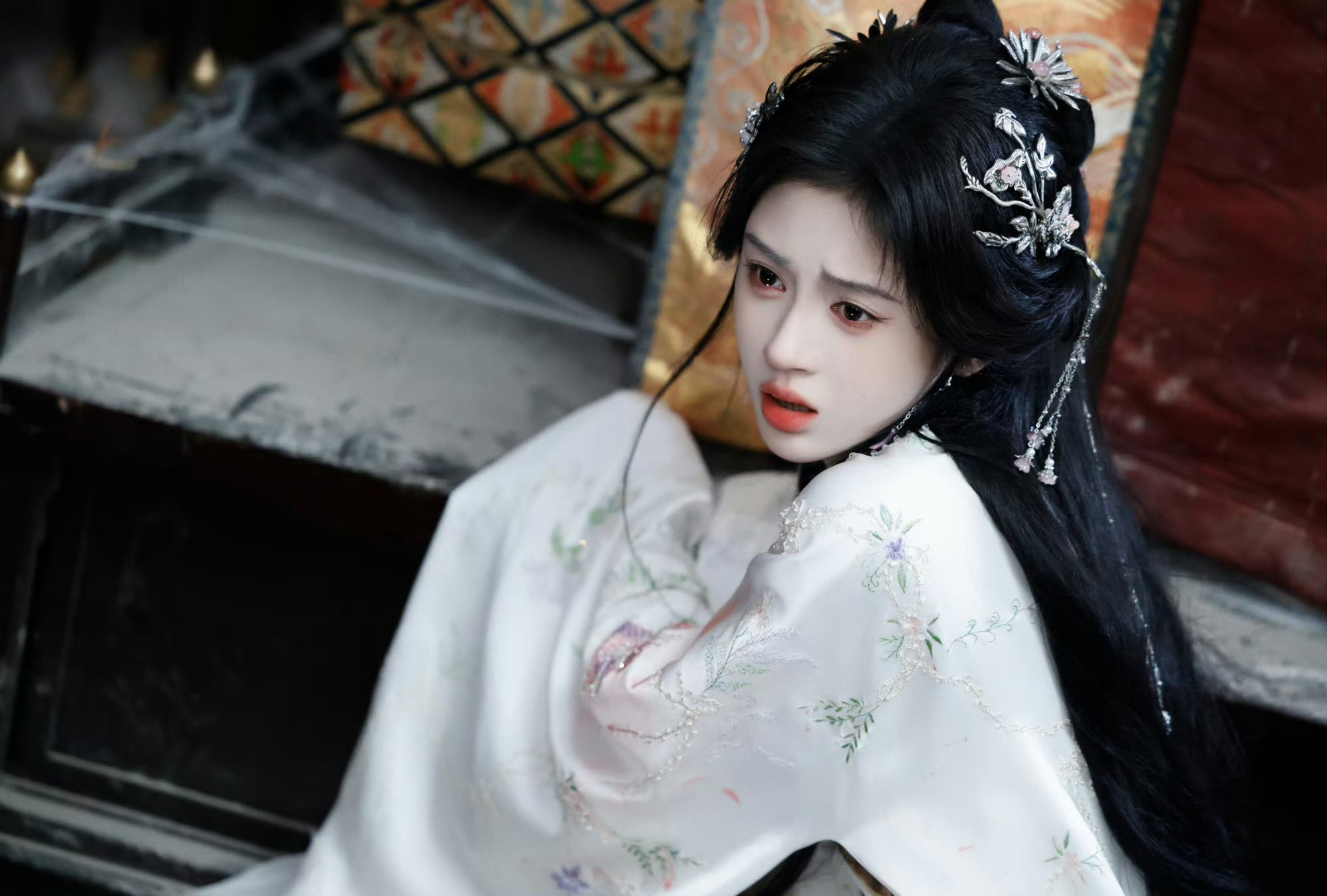 jjy鞠婧祎来战jjy鞠婧祎阿黛姐妹，稍微有点姿色就行了，倒不必美的如此满分