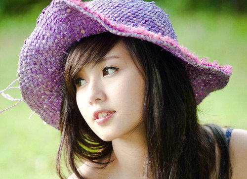 现在在生活里有梦想的女孩似乎很少，有些女孩只不过是想要拥有着简单的工作与简单的爱