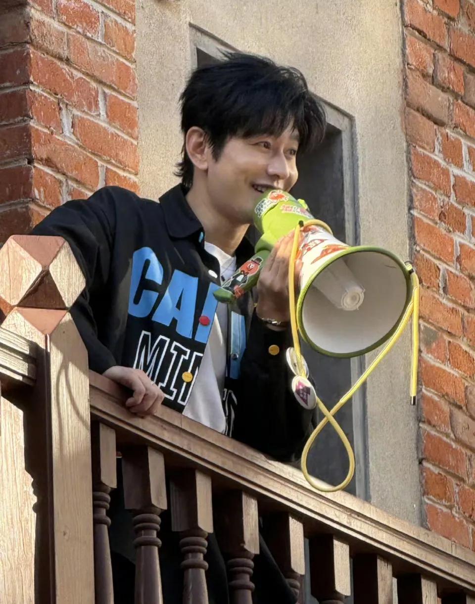 #记录我的9月生活#晓明哥生图，讲真他保养的确实好，46周岁了看起来还是小伙子模