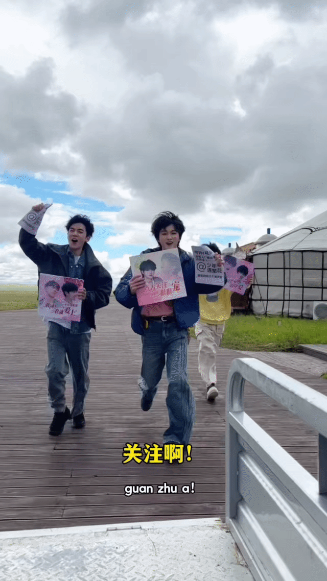 这居然是黄朔 前几天还靠帅气出街圈粉，转头在视频里就暴露喜剧人属性，越看越眼熟的