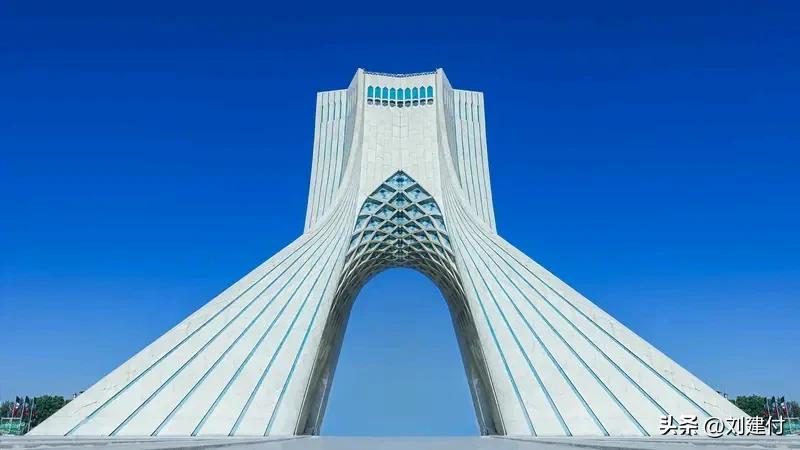 伊朗外长称美袭击海水淡化厂是犯罪 伊朗外长阿拉格齐3月7日在社交媒体指出，美国袭