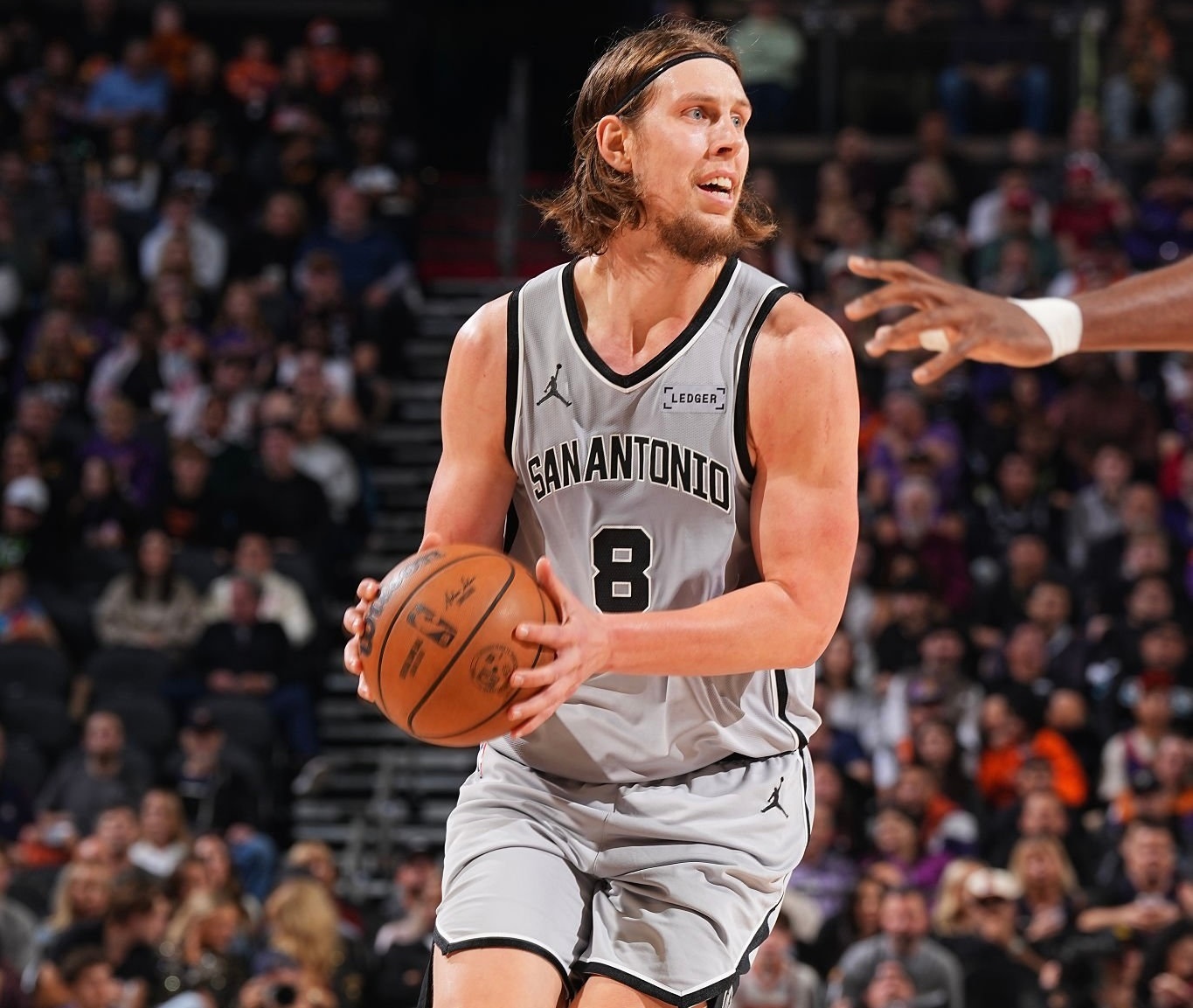 记者Evan Sidery报道:“马刺￼计划在交易谈判中利用奥利尼克￼价值134