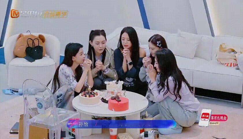 少年组一起吹蜡烛🍰~ 