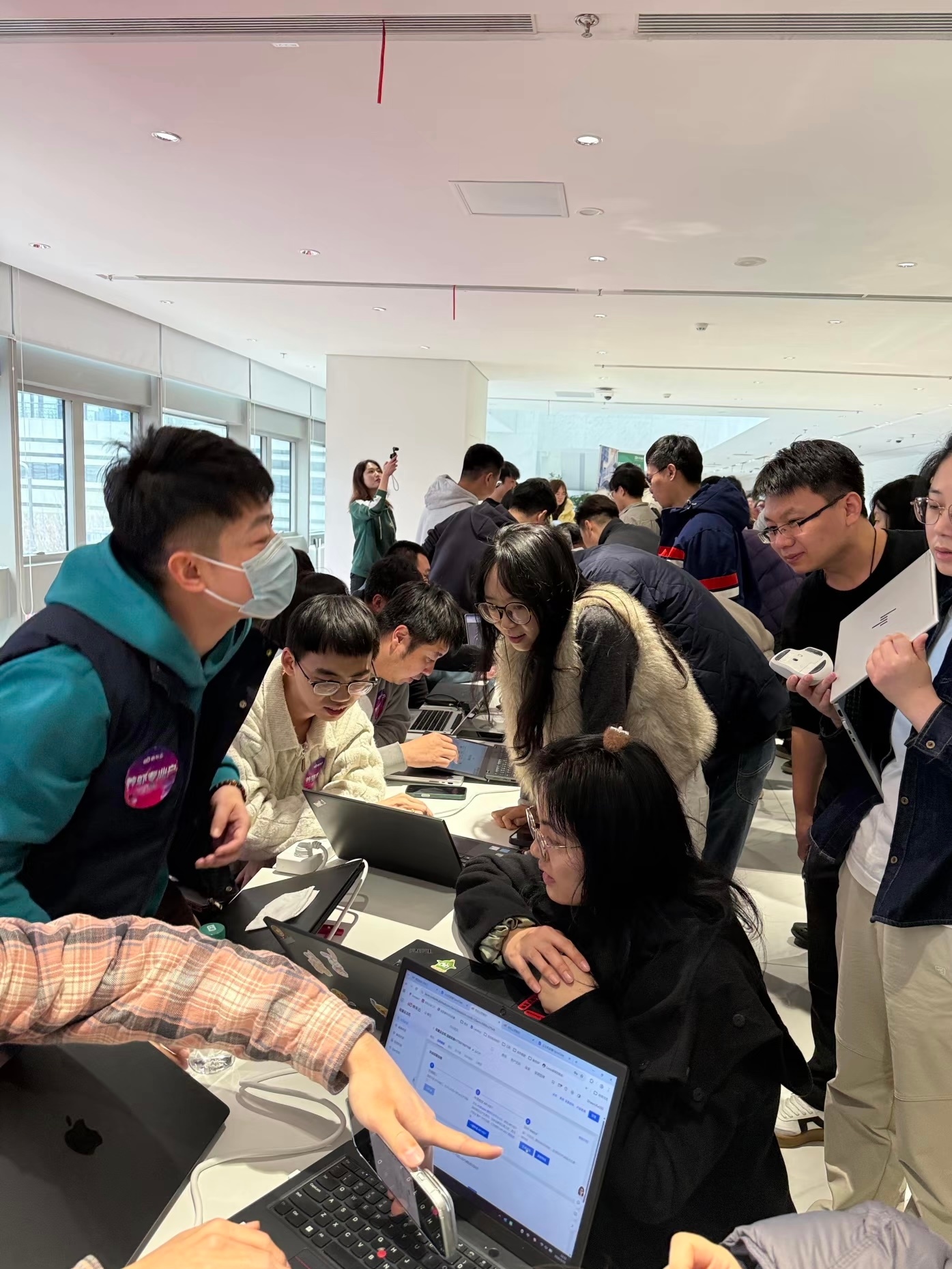 继腾讯、百度之后，京东总部也开始免费装龙虾了又让腾讯云、百度云、京东云赚到了 