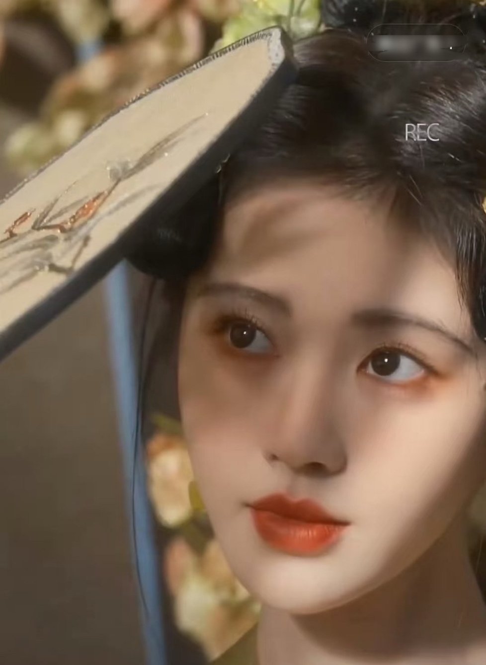 鞠婧祎上了化妆综艺怎么妆容没变啊？ ​​​