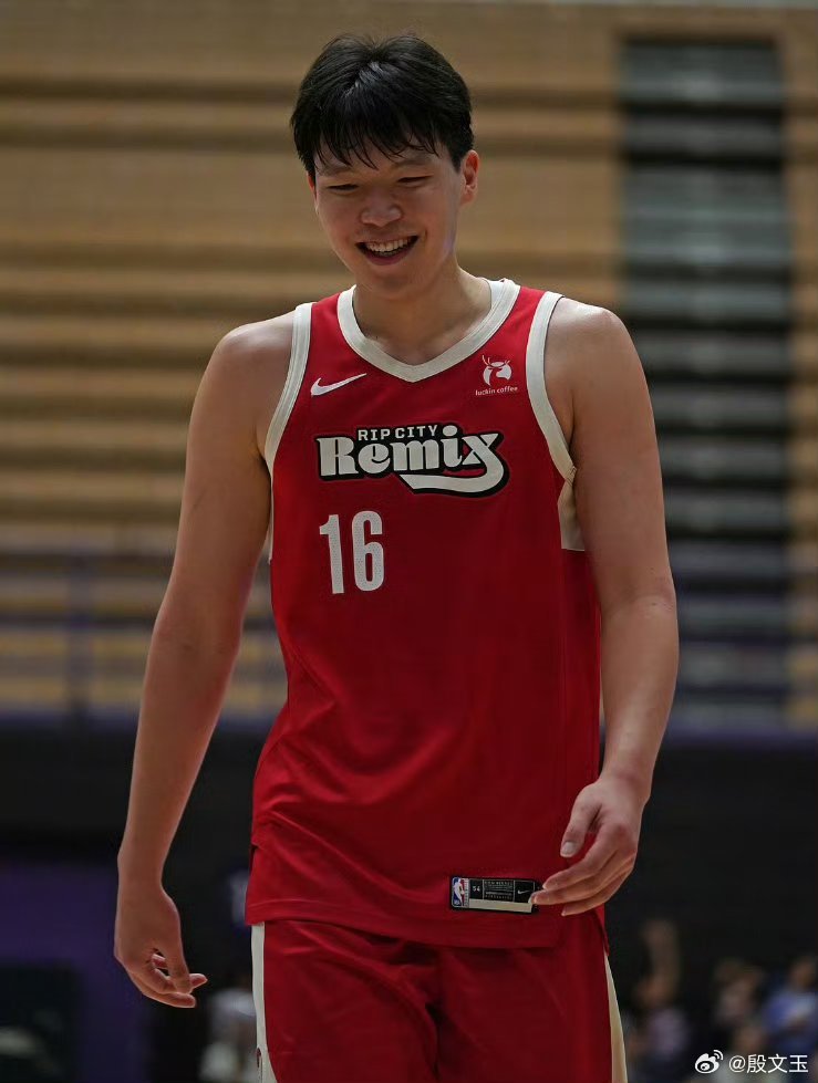 明天上午8点45分，在咪咕视频移动高清直播开拓者VS步行者。开拓者队已经从发展联