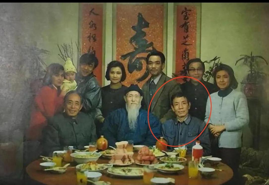 魏宗万先生，有一部戏叫《阙里人家》，是在曲阜拍摄的！他演了孔家二爷爷，一个赶马车