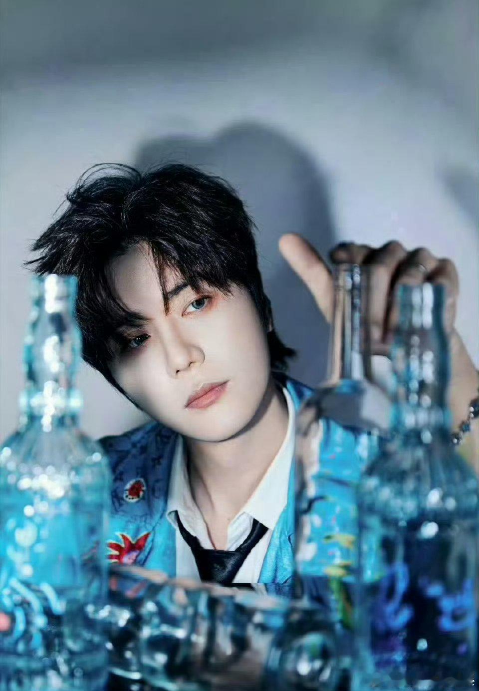 陆虎直播带粉丝看日落雪场橘色晚霞铺满屏幕，虎子把浪漫揣进直播里，陪粉丝把平凡时光