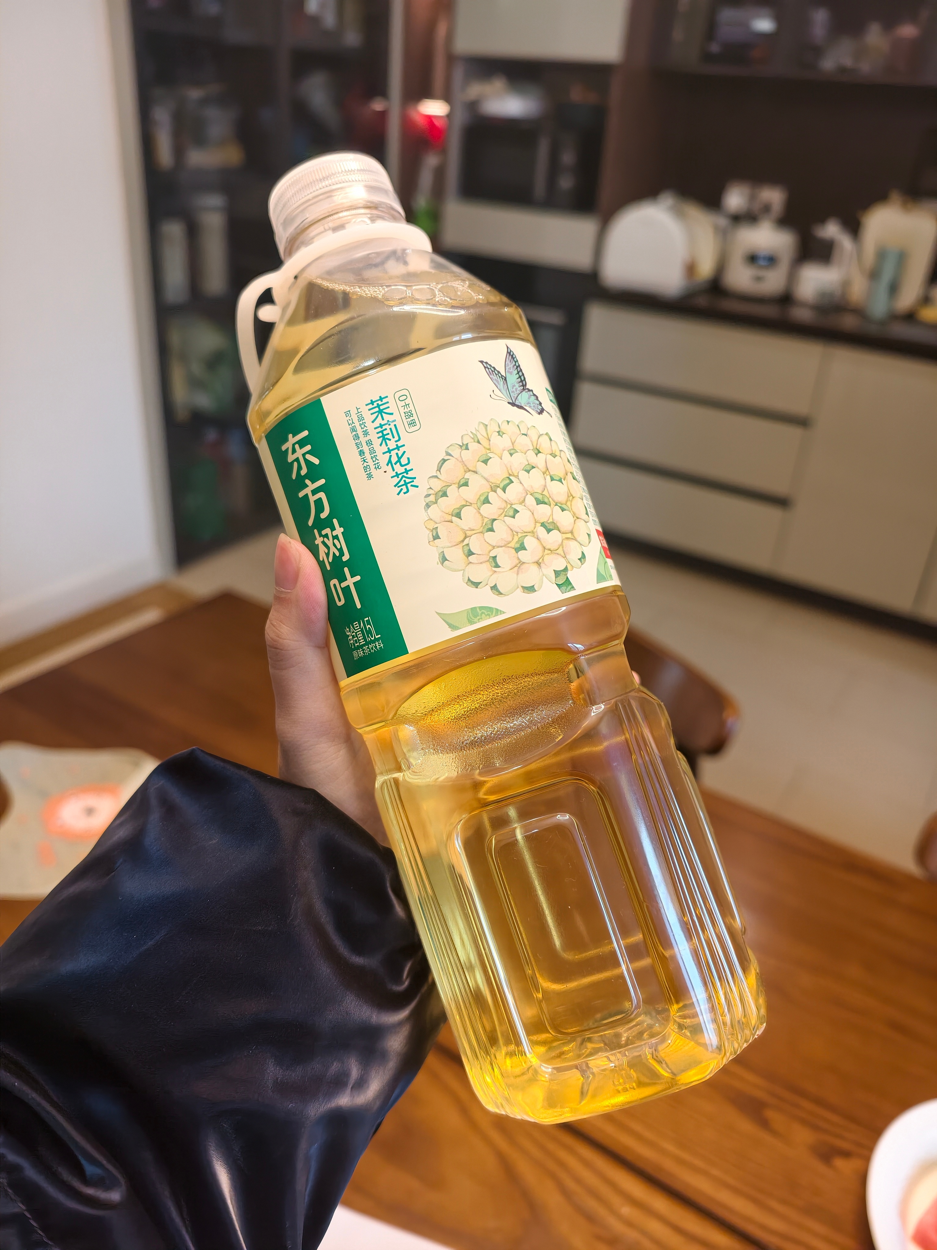 我最近都喝1.5L东方树叶了，省事儿 