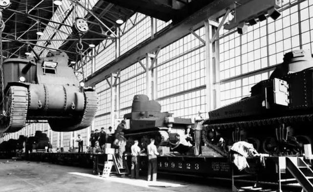 美国重演“二战模式”，让民用企业造武器，准备再掀起一场大战？
据美媒当地时间15