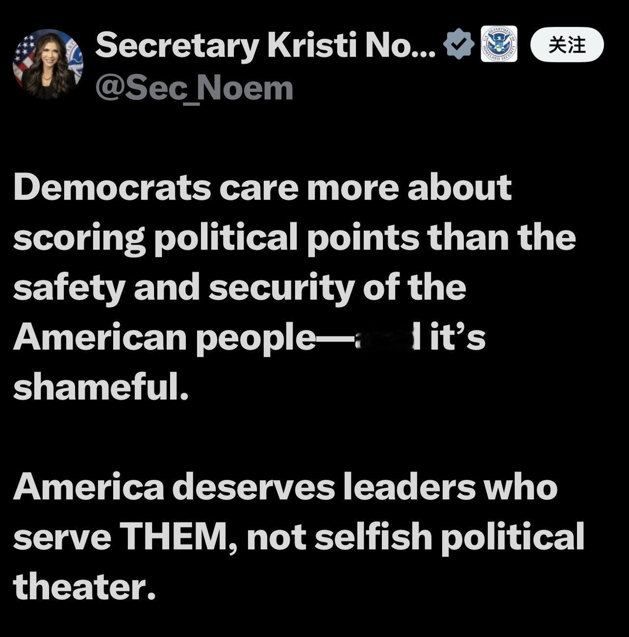 美国国土安全部部长诺姆：

“民主党人更关心的是捞取政治资本，而不是美国人民的安