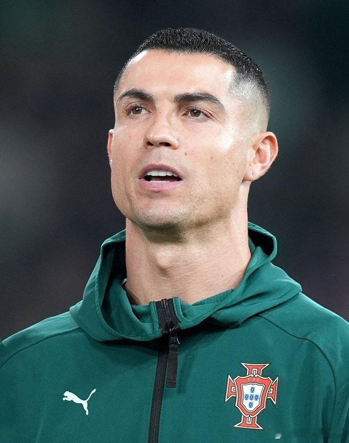 据球报葡萄牙足协正准备向国际足联提出申请，要求将 C 罗的处罚减为停赛一场，这是