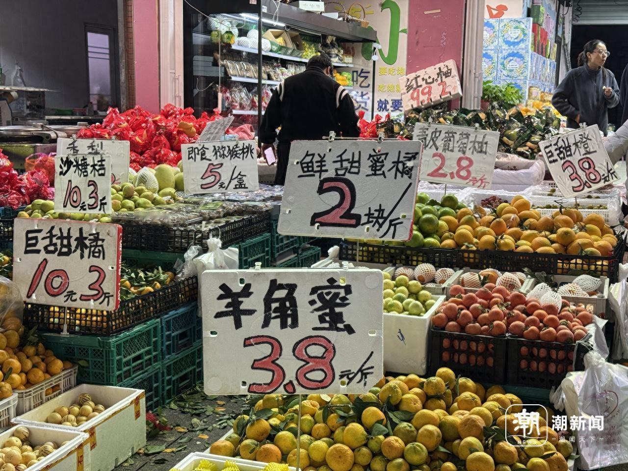 商人肯定不会做赔本的买卖，只是赚多赚少而已，否则他们还不得赔死？所以从这里水果极