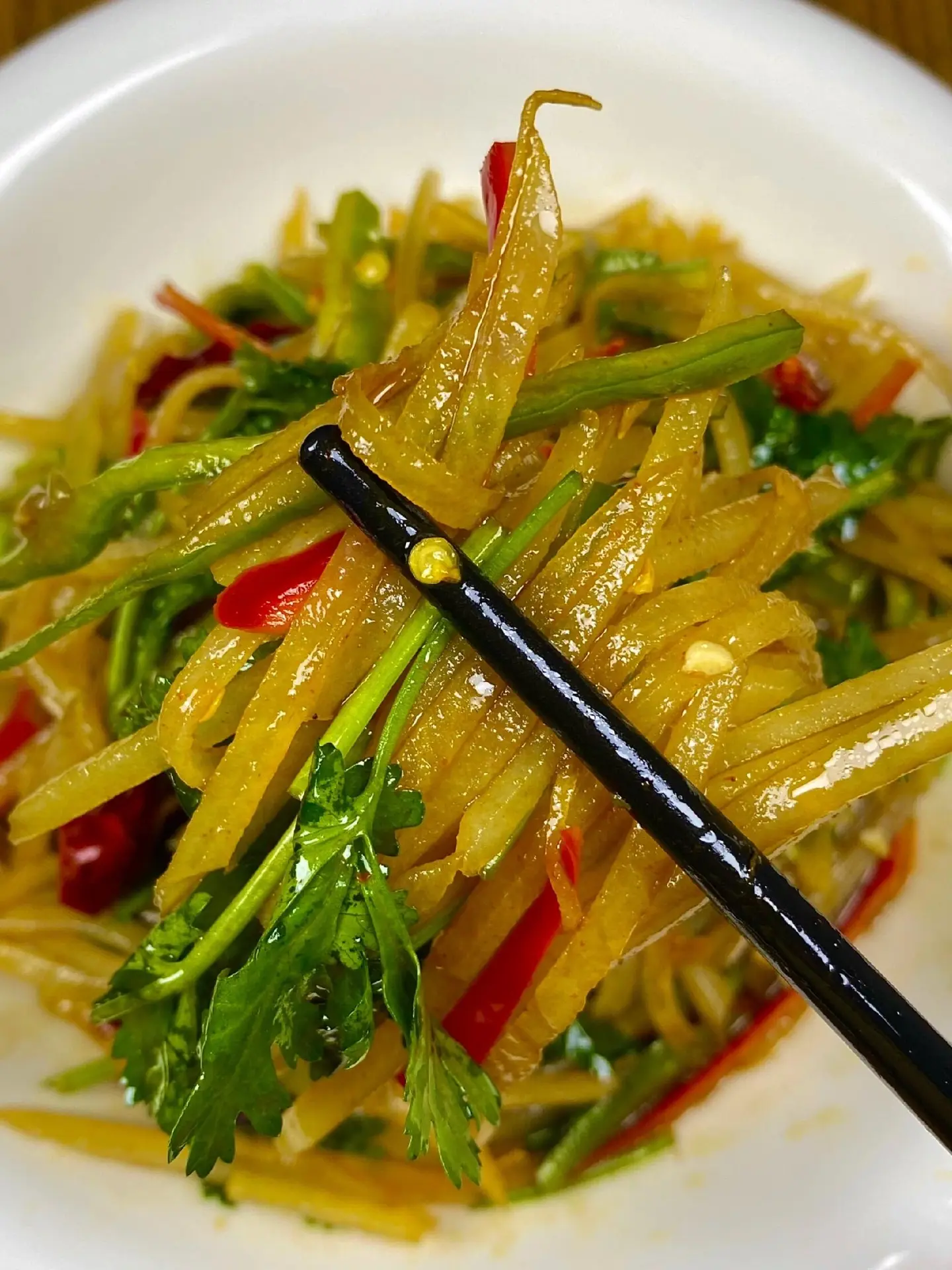 炝拌土豆丝，真的很好吃。炝拌土豆丝巨好吃。拌一拌嘎香~ 土豆丝脆弱可口...