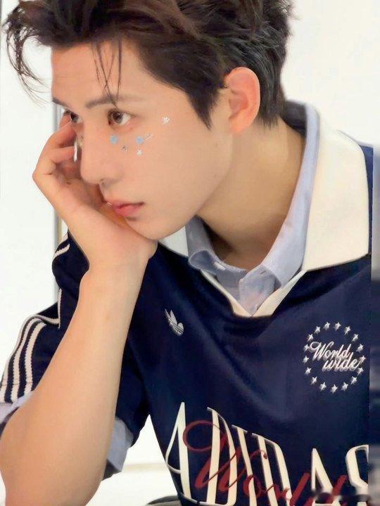 王安宇藏不住的少年气王安宇活力少年谁能拒绝这样的活力少年啊 