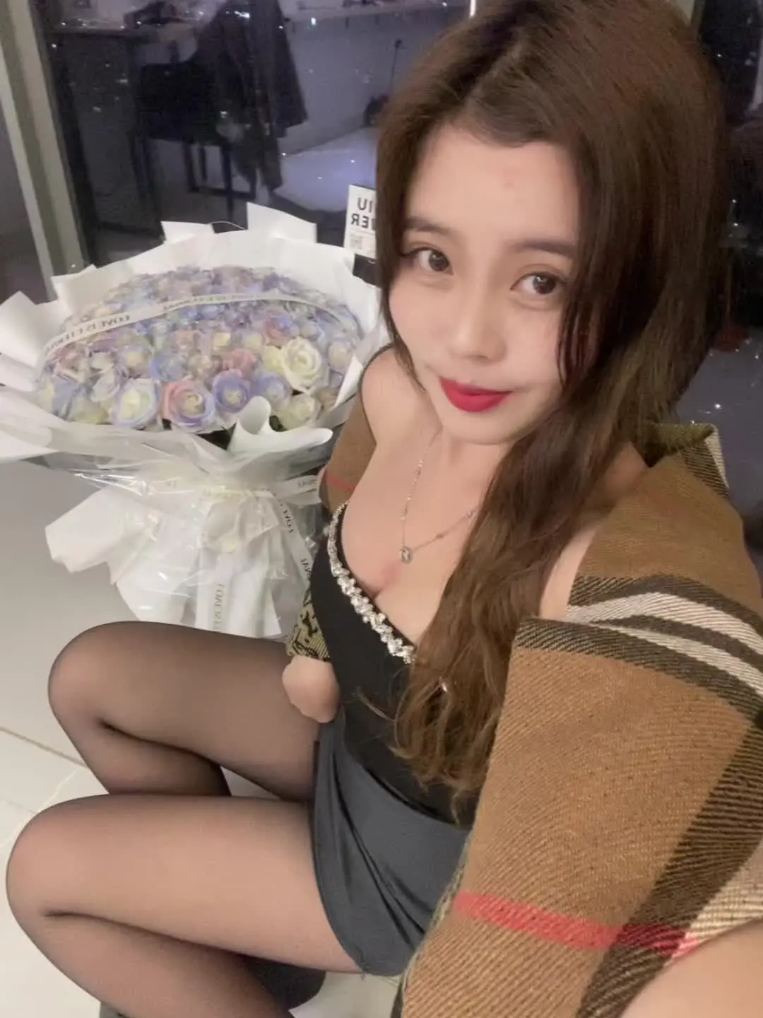不给你买的花  全花别的女人身上了