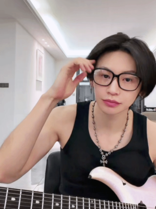 情人节 这个王琳凯真的太蛊了‼️情人节也在直播练琴～最近天天能看到营业的幸福🉐