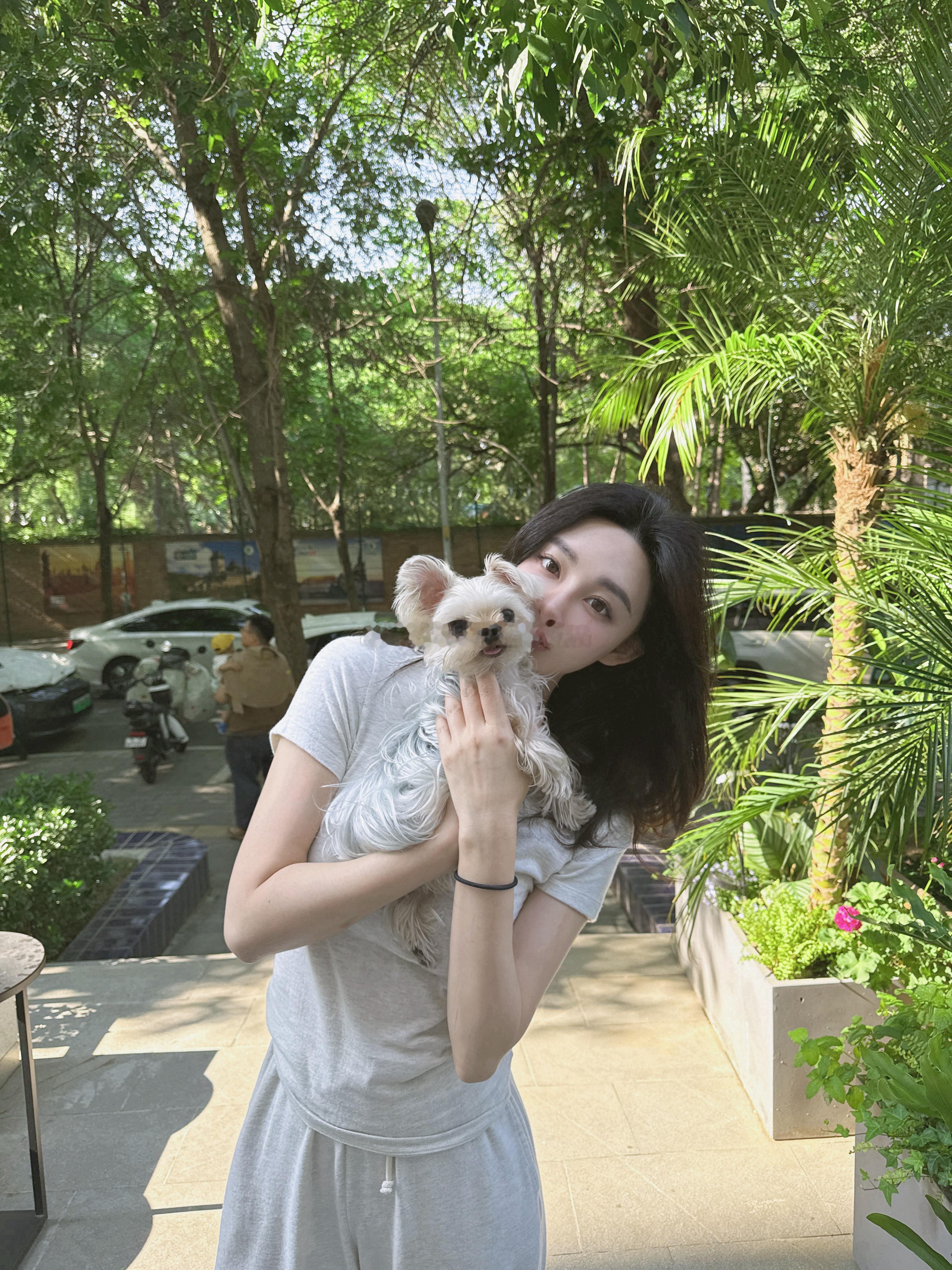 捧在手心里长大的小姑娘🐶 ​​​