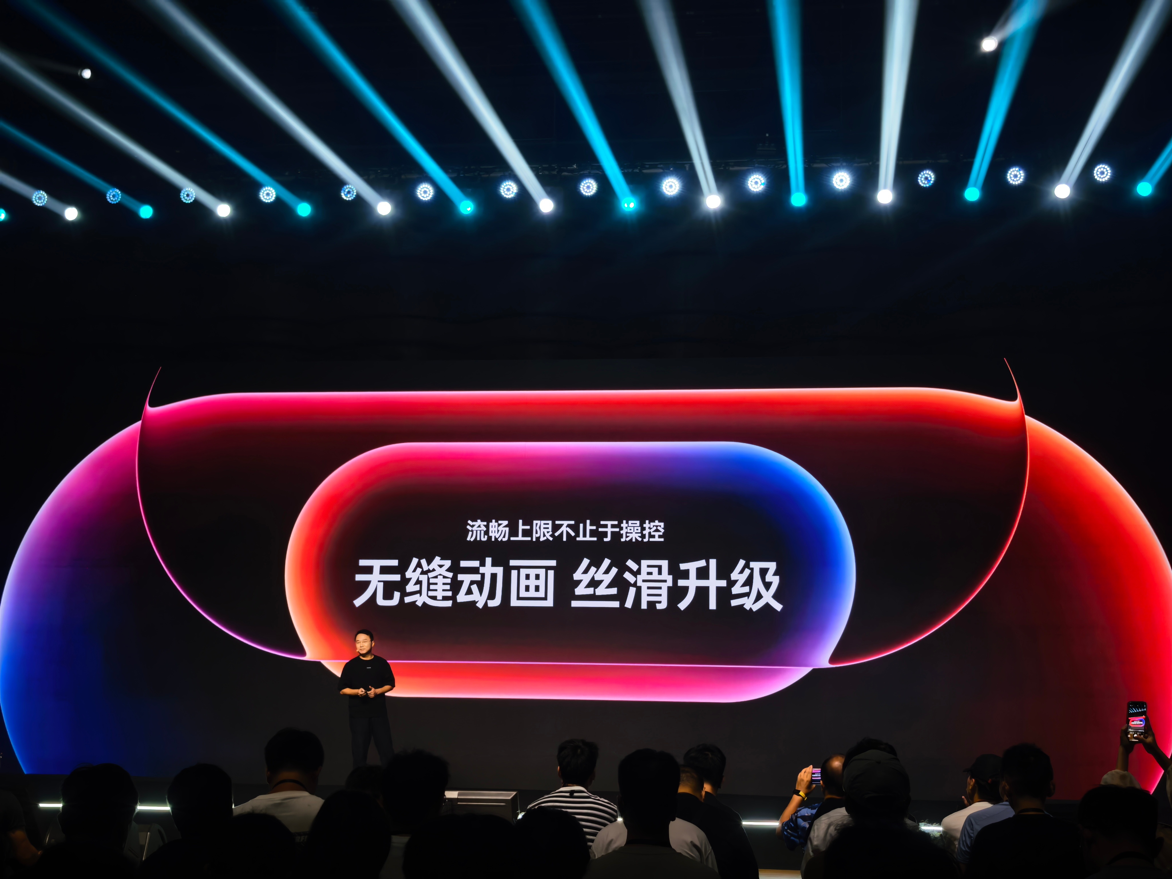现场看了 ColorOS16的演示动画，这流畅度不仅仅是丝滑，而且动效非常流畅。