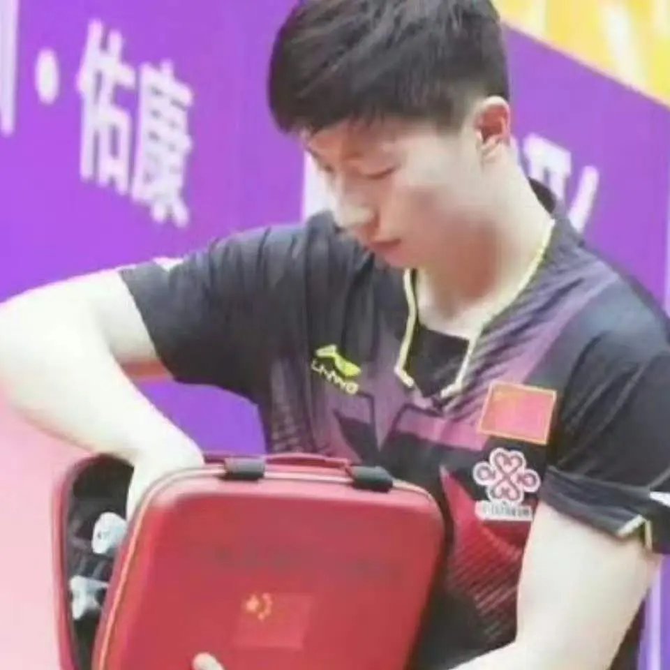 爱护球拍的人 ​​​